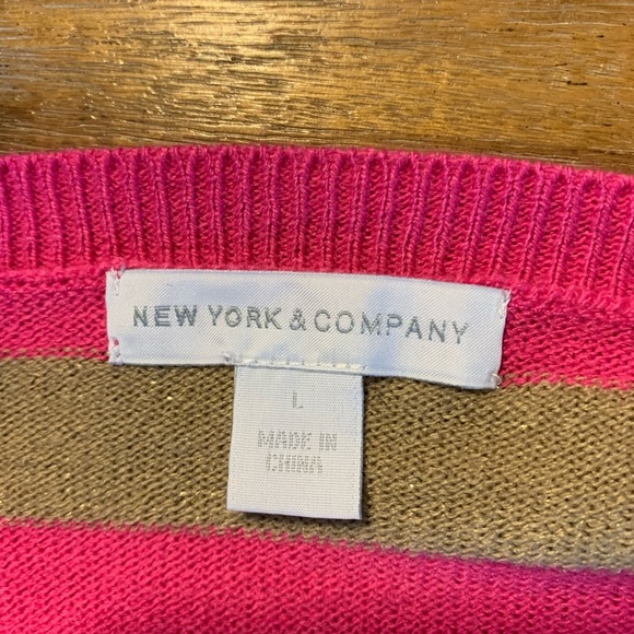 New York & Company Stripped V Neck Sweater Size L - Picture 4 of 5